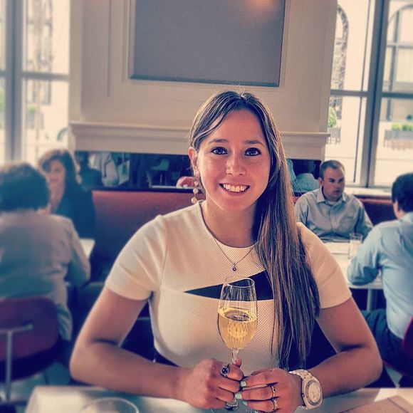 Meet your Posher, Stefany - Picture 1 of 1